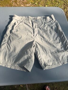 Huk Men’s Light Gray Performance Hybrid Shorts